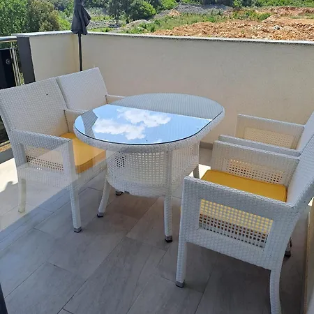 Black&white 1 Apartment Krk Town