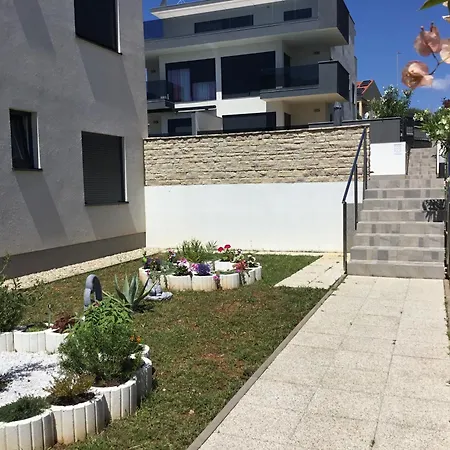 Black&white 1 * קרק