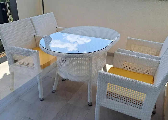 Black&white 1 Apartman Krk Town